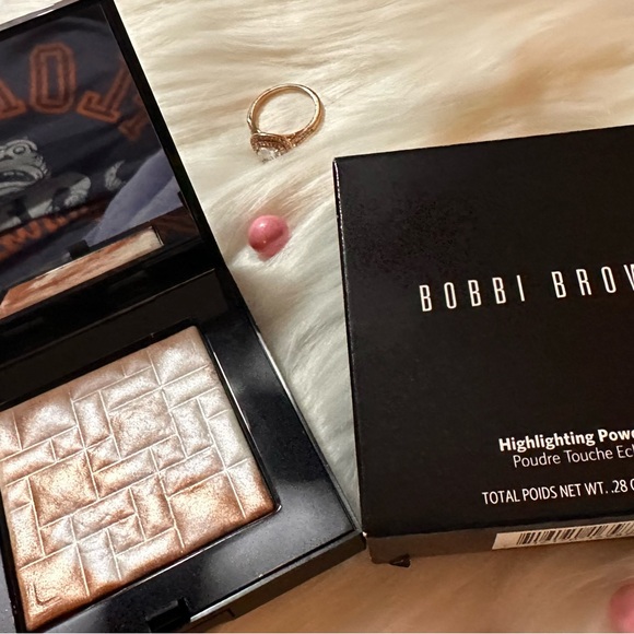 Bobbi Brown Highlighting Powder in Pink Glow NEW - Picture 16 of 16